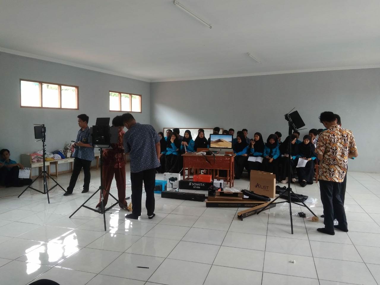  SMK  Wira Informatika Global  Perkenalkan Alat Produksi 